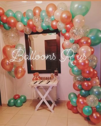 ORGANIC ARCH WITH CONFETTI STAND