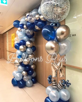 ORGANIC ARCH WITH CONFETTI STAND
