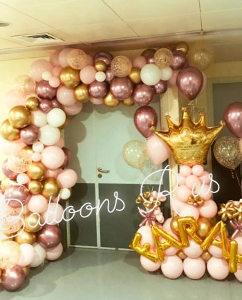 ORGANIC ARCH WITH BABY GIRL STAND