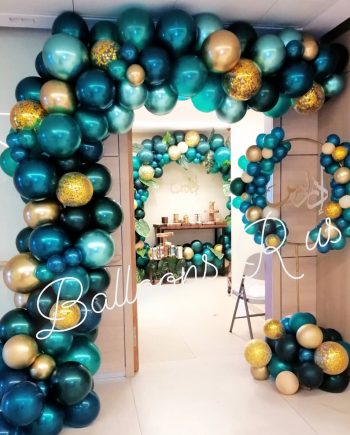 organic arch with circle stand