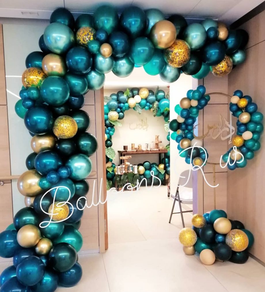 organic arch with circle stand