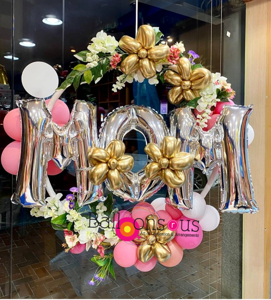 Circle Arrangement Of Flowers And Balloons For MOM