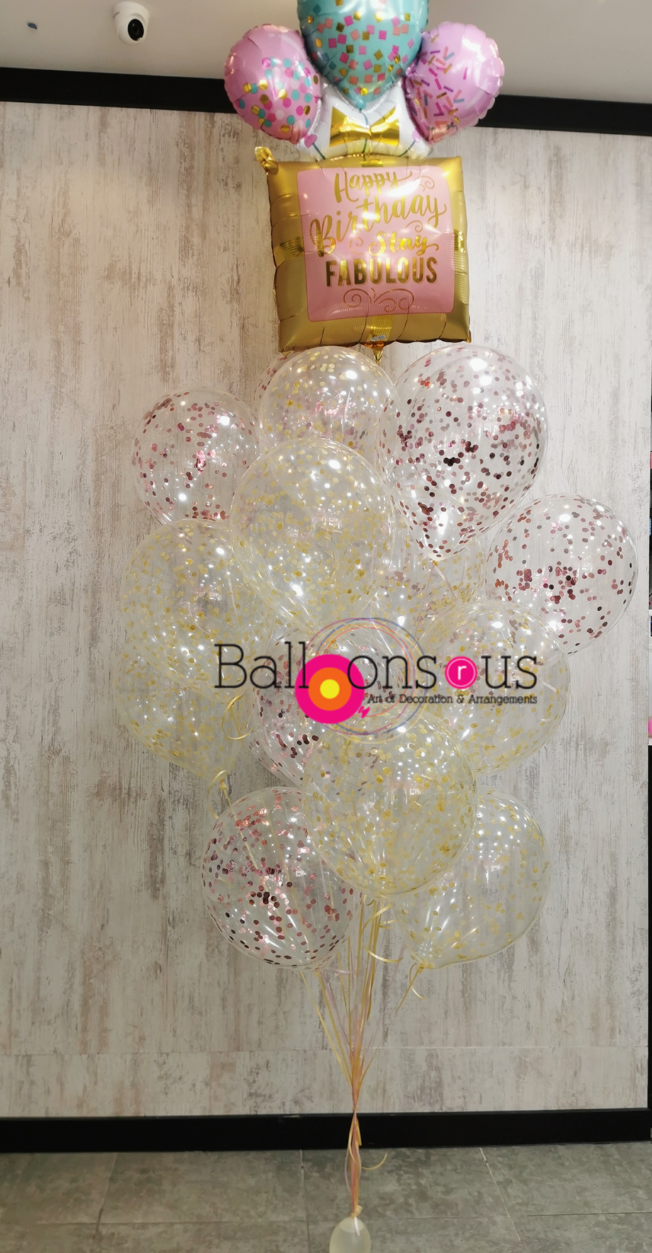 arrangement birthday with  20 confetti balloons