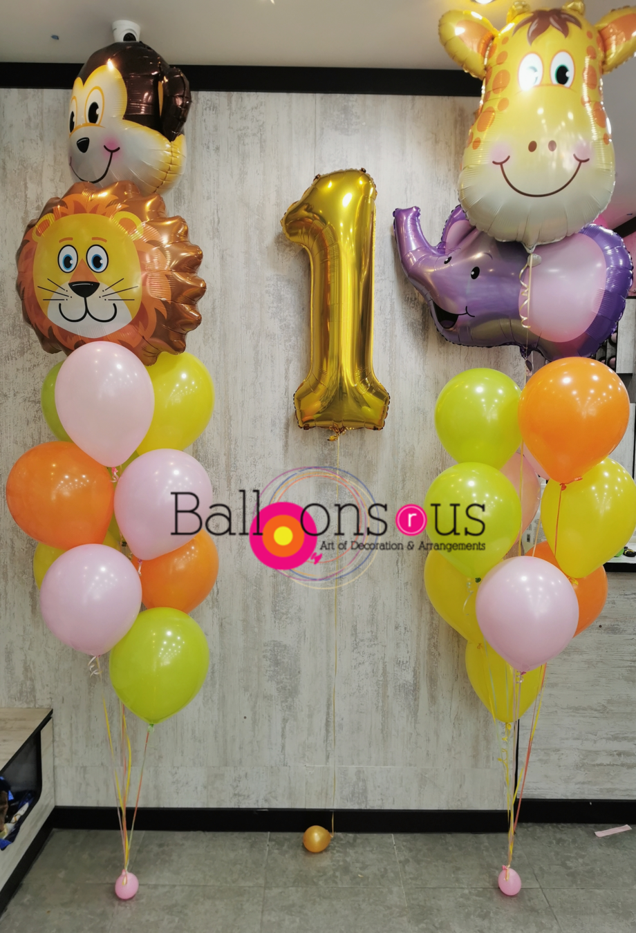 first birthday with animals bunches