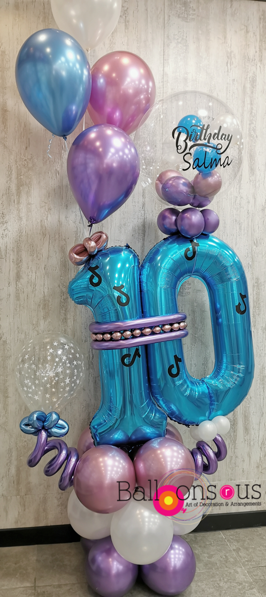 TIKTOK BIRTHDAY ARRANGEMENT WITH CUSTOMIZED BALLOON