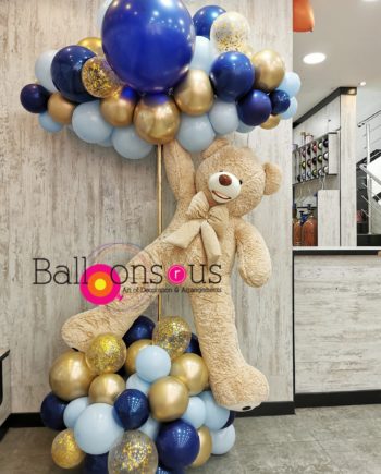 hot air balloons arrangement with big teddy bear
