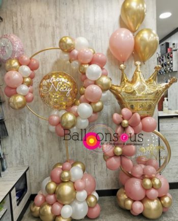 Circle stand with customized arrangement